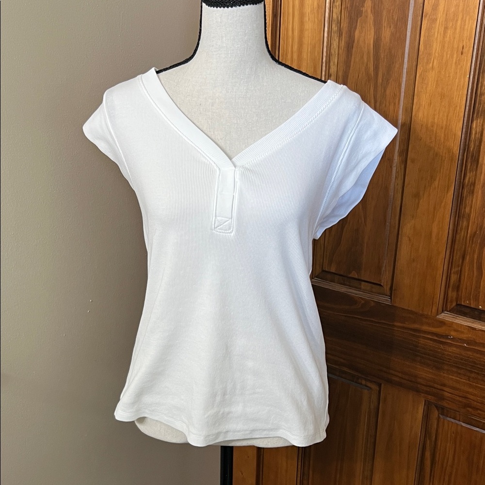 Sonoma Women's White Short Sleeve V-Neck Top